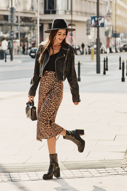 Skórzane Lakierowane Botki Damskie Na Masywnym Słupku Ocieplane D&A CR42-189 Czarne