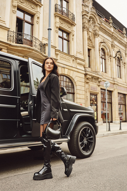 Lakierowane Kozaki Za Kolano Na Masywnej Platformie Czarne Ravela