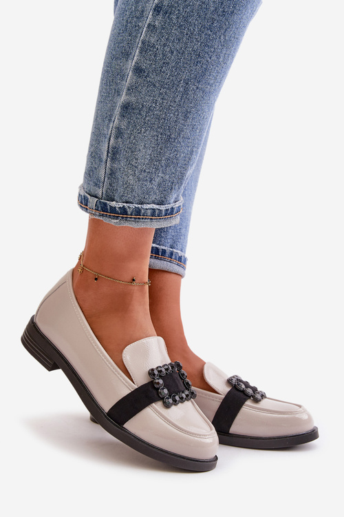 Lakierowane Mokasyny Damskie Z Ozdobą Jasnoszare Vinceza 58389