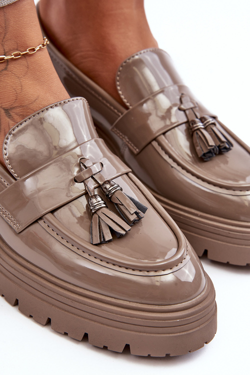 Lakierowane Półbuty Loafersy Z Frędzlami Ciemnobeżowe Velenase