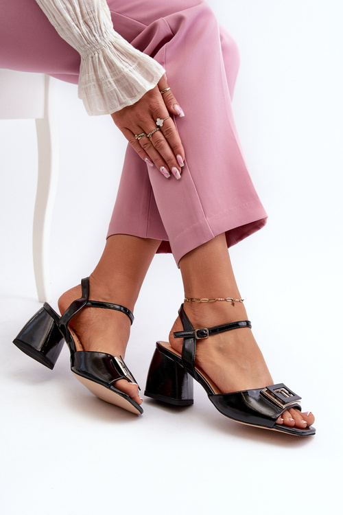 Eleganckie Lakierowane Sandały Na Słupku Z Ozdobą Czarne D&A MR38-202