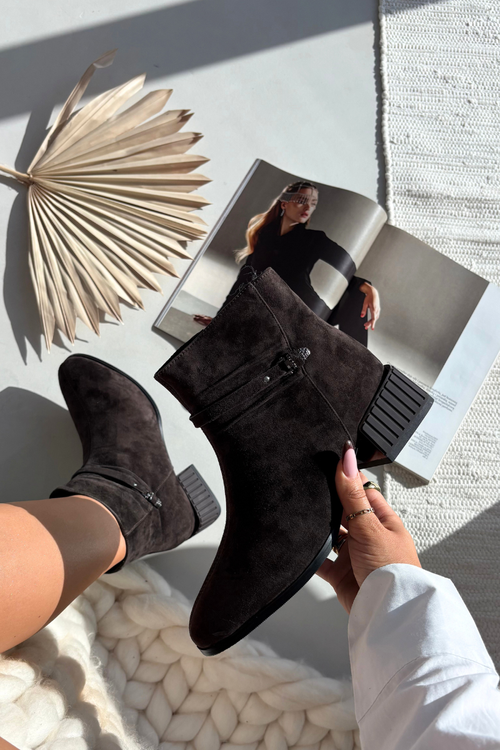 Botki Damskie Z Naturalnego Zamszu Na Klocku Ocieplane D&A CR52-651 Czekoladowe