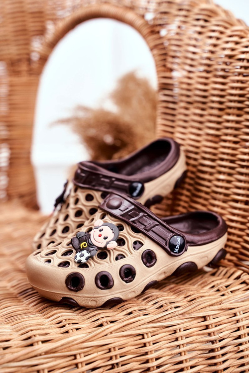 Klapki Dziecięce Piankowe Kroksy Brązowe Małpka Footballer