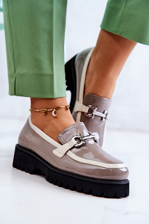 Lakierowane Damskie Półbuty Loafery Beżowo-Białe Cassida