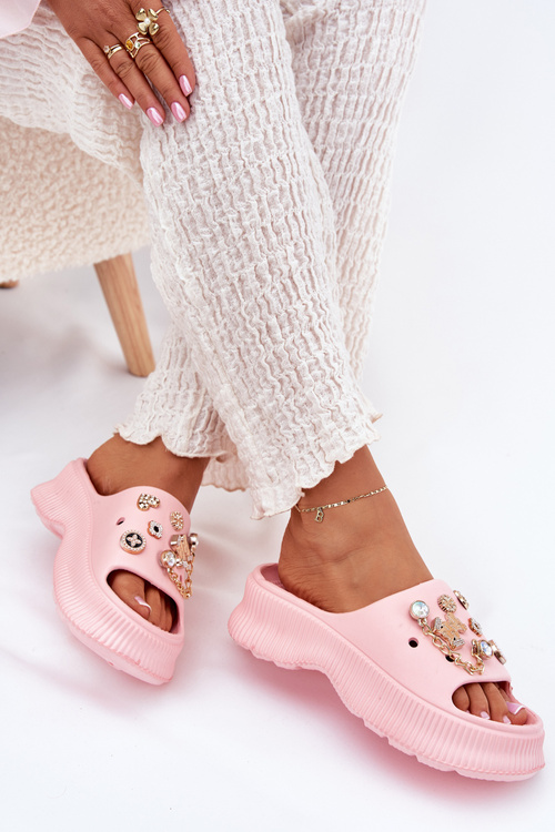 Piankowe Klapki Damskie Ze Złotymi Przypinkami Różowe Hortiana