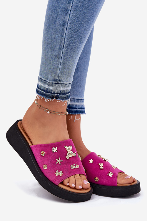 Zamszowe Klapki Damskie Z Przypinkami Vinceza 66741 Fuksja