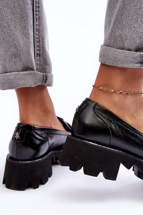 Damskie Skórzane Półbuty Loafersy Z Ozdobą Laura Messi 2699 Czarne