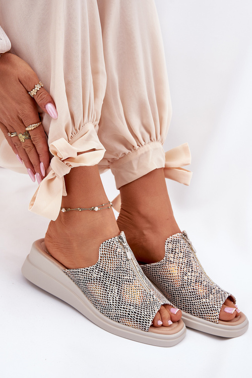 Klapki Damskie Na Koturnie Z Zamkiem Zwierzęcy Wzór Beżowe Irriva