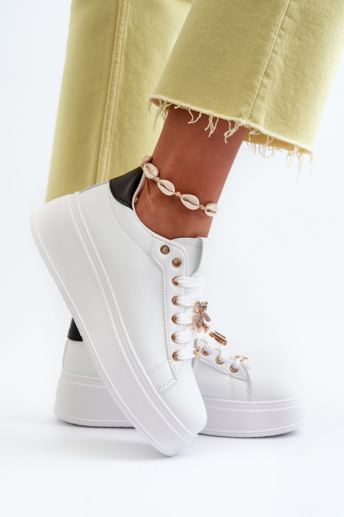 Sneakersy Damskie Na Platformie Z Przypinkami Eko Skóra Białe Cavisa