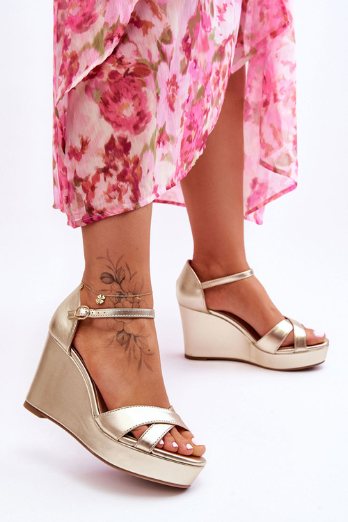 Klasyczne Skórzane Sandały Na Koturnie Złote Givana