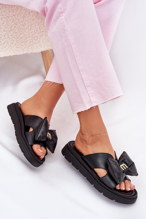 Skórzane Klapki Damskie Na Platformie Z Kokardą CheBello 4647 Czarne