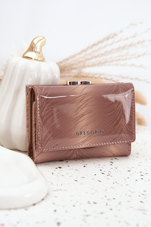 Lakierowany Portfel Damski Z Drobinkami Beżowy Cermina