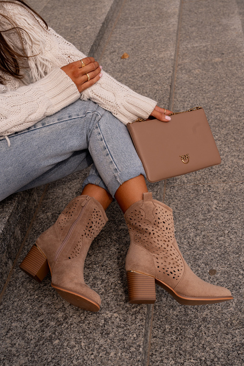 Ażurowe Botki Na Słupku Z Eko Zamszu Zapinane Na Zamek Ciemnobeżowe Sevana