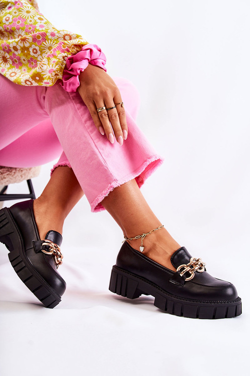 Skórzane Półbuty Z Ozdobnym Łańcuchem Czarne Carmine