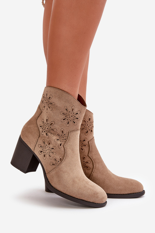 Botki Z Ażurową Cholewką Na Słupku Eko Zamszowe Beżowe Nevishiia