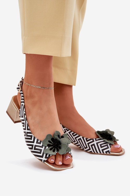 Skórzane Sandały Damskie Na Klocku Z Ozdobnym Kwiatem Laura Messi 2973 Biało-Czarne