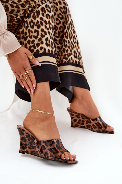 Lakierowane Klapki Damskie Na Koturnie Panterka Brązowe Nelithin