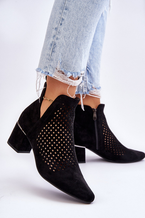 Zamszowe Botki Ażurowe Z Wycięciem Na Obcasie Czarne Blakely