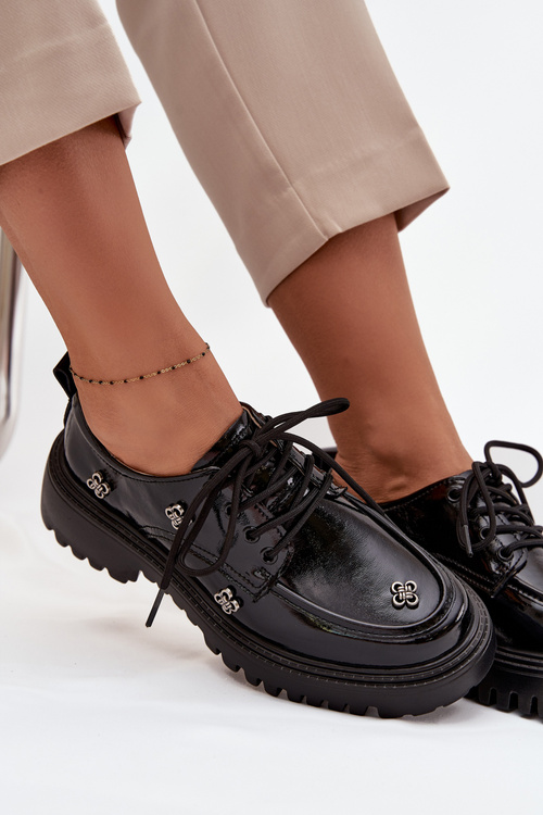 Lakierowane Skórzane Półbuty Damskie Z Przypinkami Artiker 57C0333 Czarne