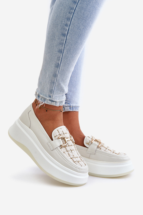 Skórzane Mokasyny Damskie Na Platformie Ze Złotą Ozdobą Vinceza 89105 Jasnobeżowe