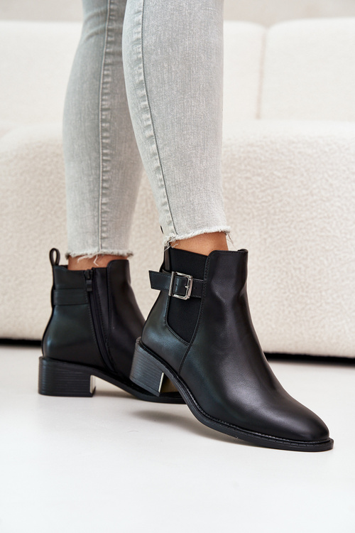 Botki Sztyblety Damskie Na Niskim Obcasie Ze Złotą Klamrą Czarne Vomera