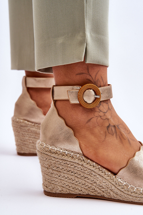 Skórzane Sandały Na Koturnie Comfort Shoe Złote Verola