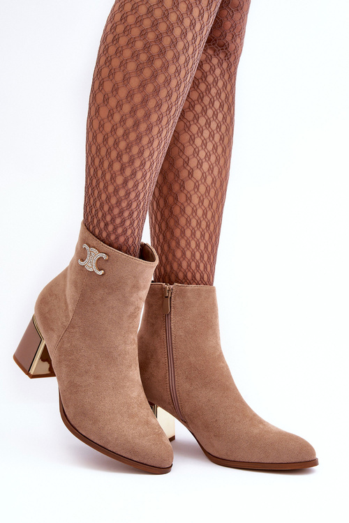 Zamszowe Botki Na Słupku Z Ozdobą Beżowe Dwinja