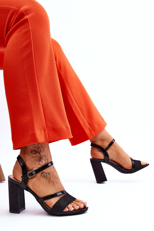 Błyszczące Sandały Na Obcasie Czarne Alicia