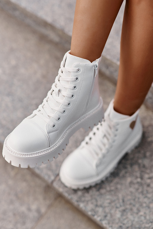 Botki Damskie Na Zamek Z Ozdobnym Sercem Białe Obeena