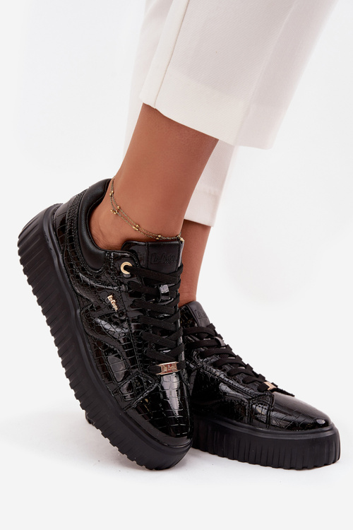 Lakierowane Sneakersy Damskie Na Platformie Lee Cooper LCJ-25-09-3870 Czarne