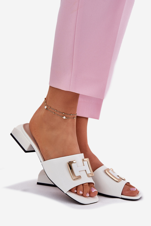 Eleganckie Klapki Damskie Na Klocku Ze Złotym Detalem Vinceza 62229 Białe