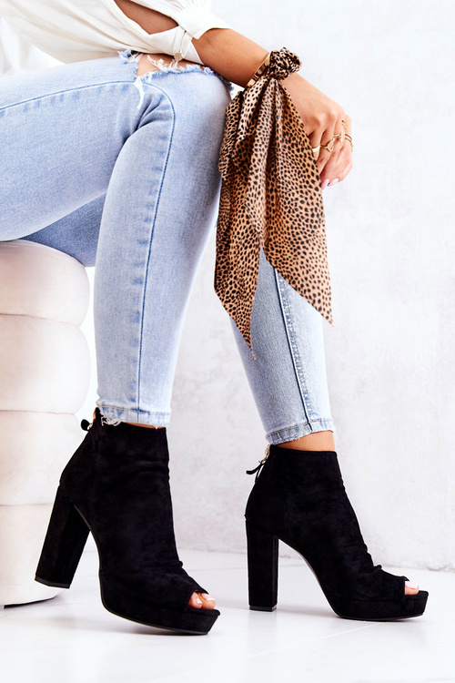 Botki Na Słupku Odkryte Palce Czarne Adore