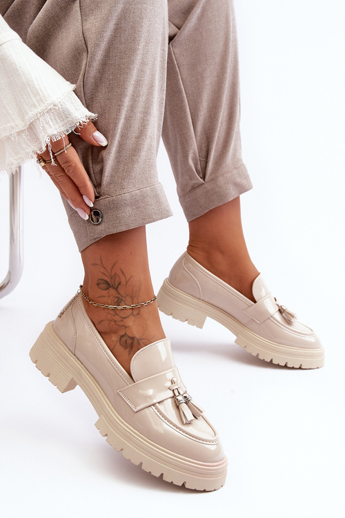 Lakierowane Półbuty Loafersy Z Frędzlami Jasnobeżowe Velenase