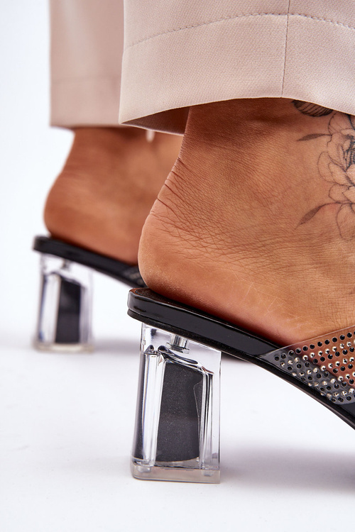 Klapki Na Obcasie Z Dżetami Czarne Jaxen