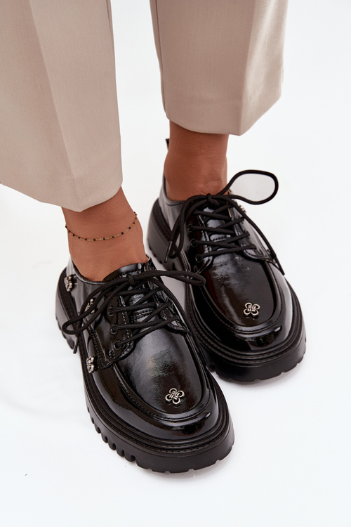 Lakierowane Skórzane Półbuty Damskie Z Przypinkami Artiker 57C0333 Czarne