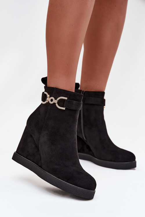Botki Damskie Na Koturnie Z Ozdobnym Detalem Czarne Marivana