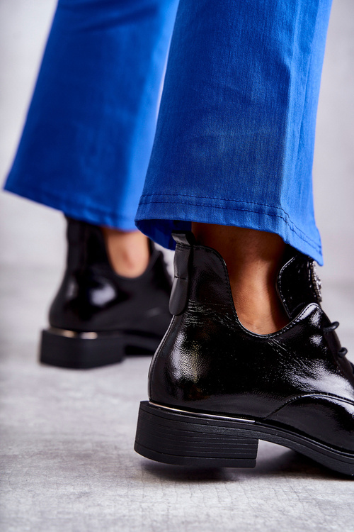 Lakierowane Sznurowane Botki Z Wycięciami Czarne Fabiana