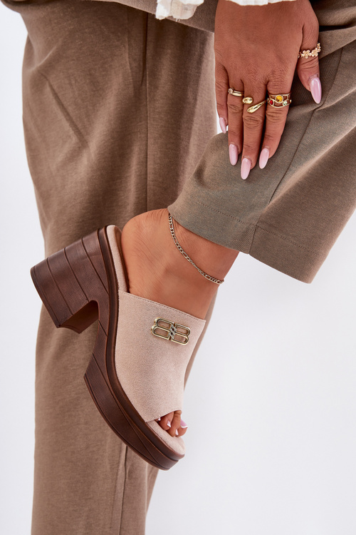 Klapki Damskie Na Masywnym Obcasie Ze Złotym Detalem Vinceza 17400 Beżowe