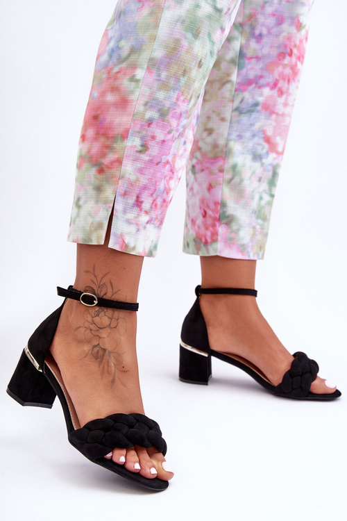 Zamszowe Sandały Z Warkoczem Czarne Essenza