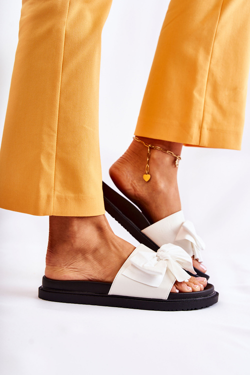 Klasyczne Damskie Klapki Skórzane Z Kokardą Białe Dessy