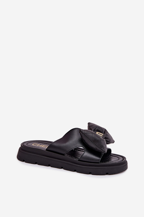 Skórzane Klapki Damskie Na Platformie Z Kokardą CheBello 4647 Czarne