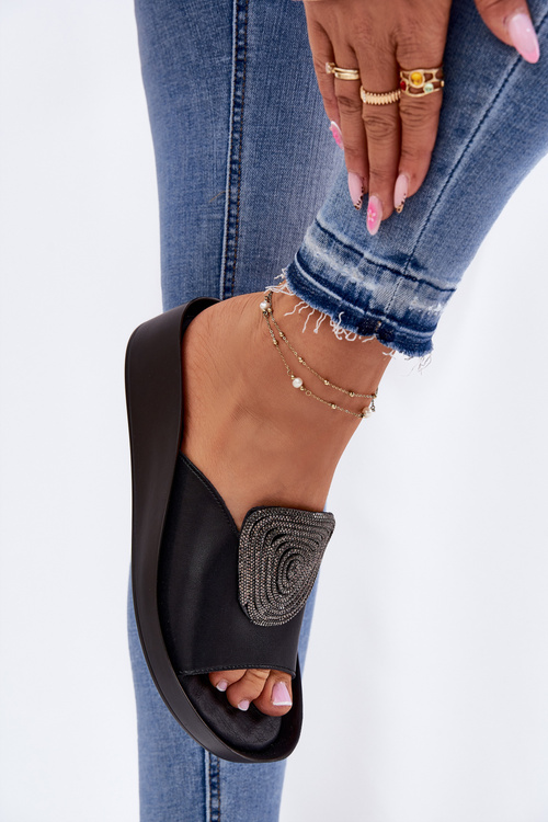 Skórzane Damskie Klapki Z Ozdobą KV51-028 Czarne