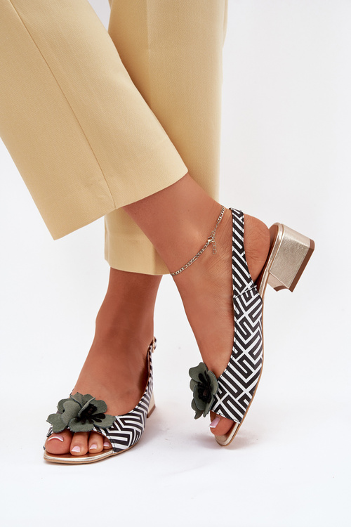 Skórzane Sandały Damskie Na Klocku Z Ozdobnym Kwiatem Laura Messi 2973 Biało-Czarne