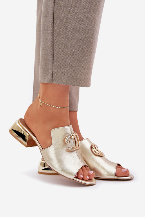 Skórzane Eleganckie Klapki Damskie Na Niskim Obcasie Laura Messi 2874 Złote