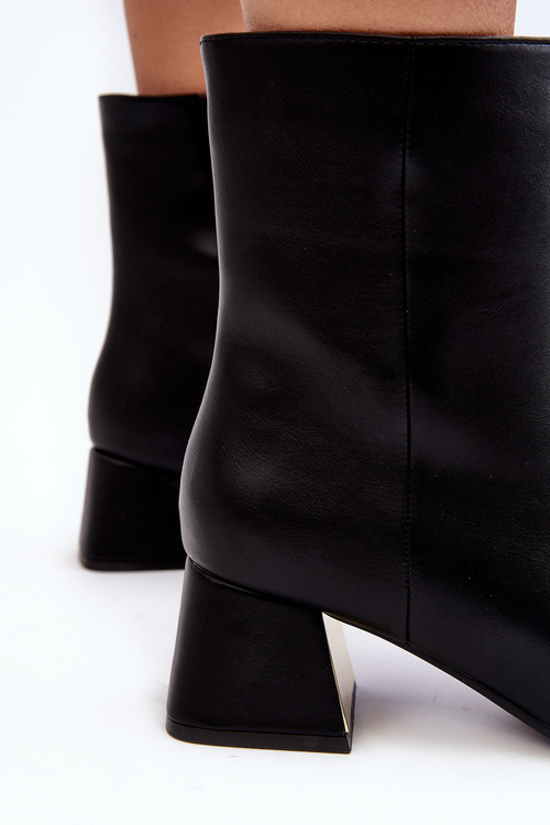 Botki Na Obcasie Z Ozdobą Czarne Adinah