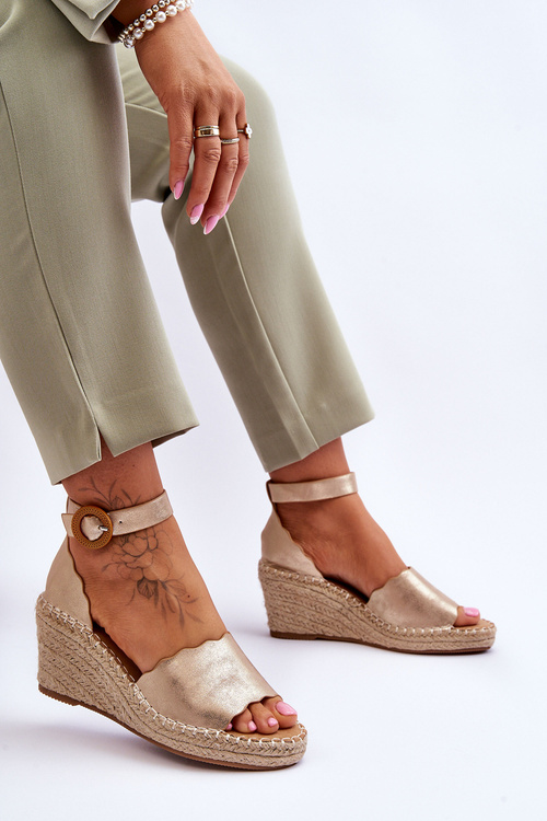 Skórzane Sandały Na Koturnie Comfort Shoe Złote Verola