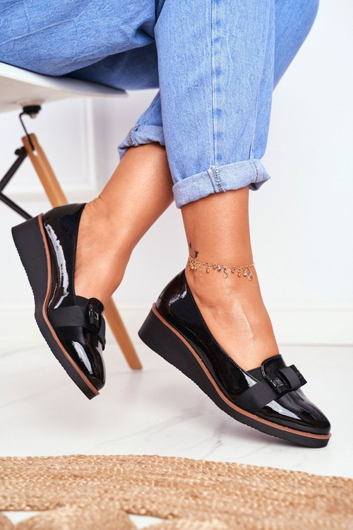 Lakierowane Półbuty Na Koturnie VINCEZA 22-10446 Czarne