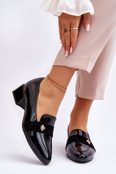 Lakierowane Czółenka Na Niskim Obcasie Z Ozdobą Czarne Doria