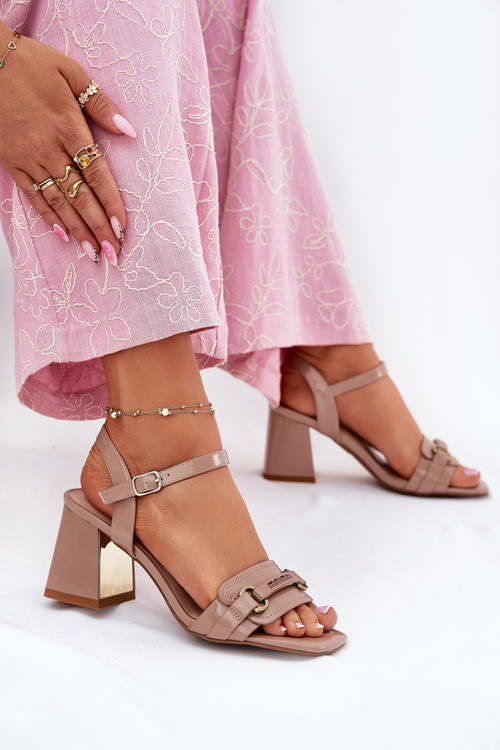 Skórzane Lakierowane Sandały Damskie Na Słupku Beżowe Mevonelle