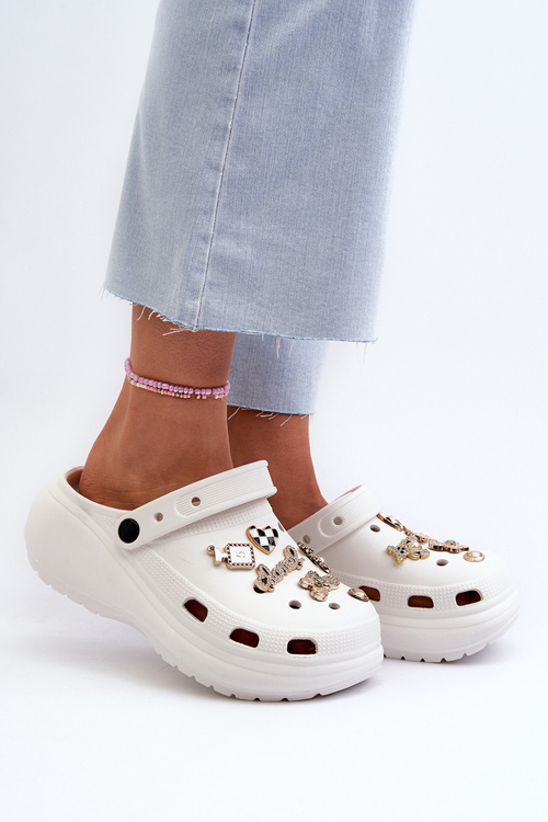 Klapki Damskie Piankowe Lekkie Na Grubej Podeszwie Z Przypinkami Białe Effiora